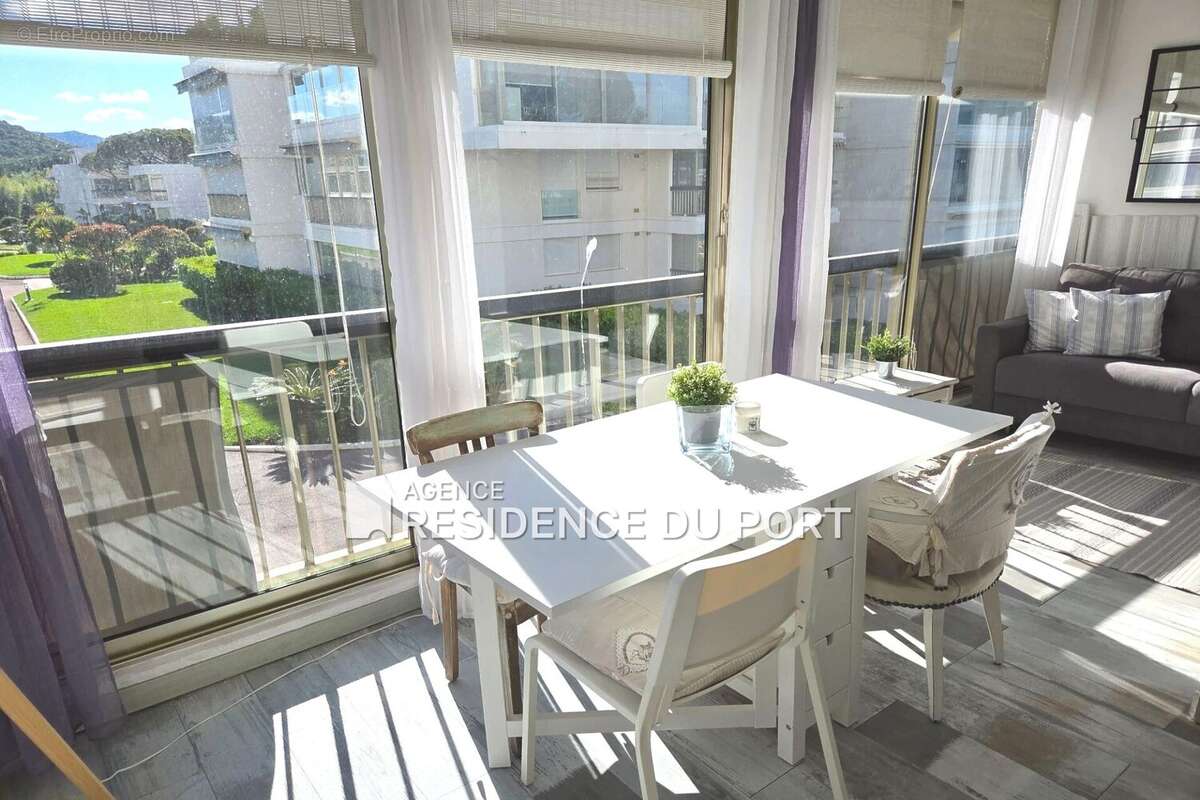 Appartement à MANDELIEU-LA-NAPOULE