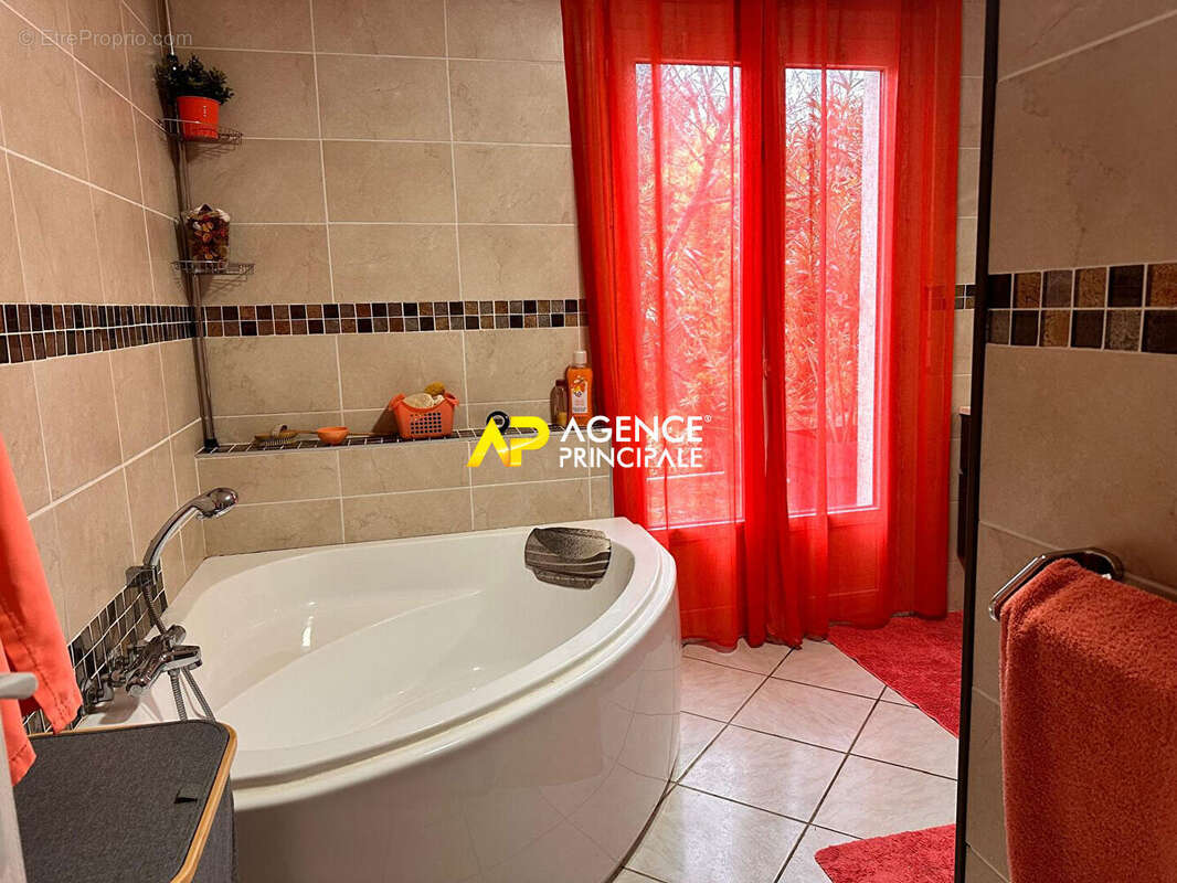 Appartement à SARTROUVILLE