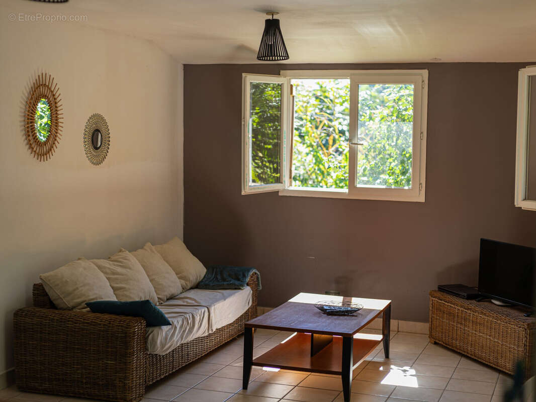 Maison à LES ABYMES