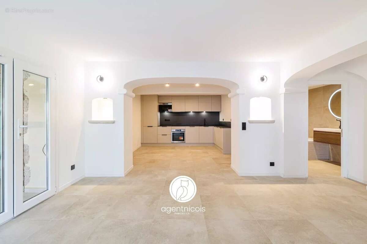 Appartement à SAINT-LAURENT-DU-VAR