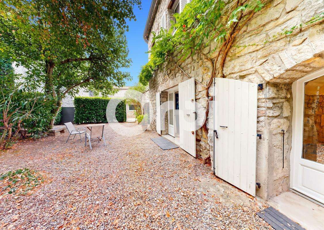 Grande maison dans village classé, avec cour arborée, proche Vallon Pont d'Arc - photo 3