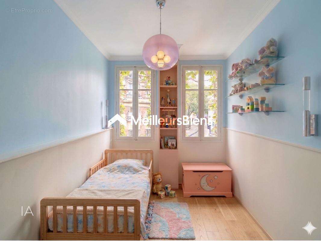 Appartement à PARIS-17E