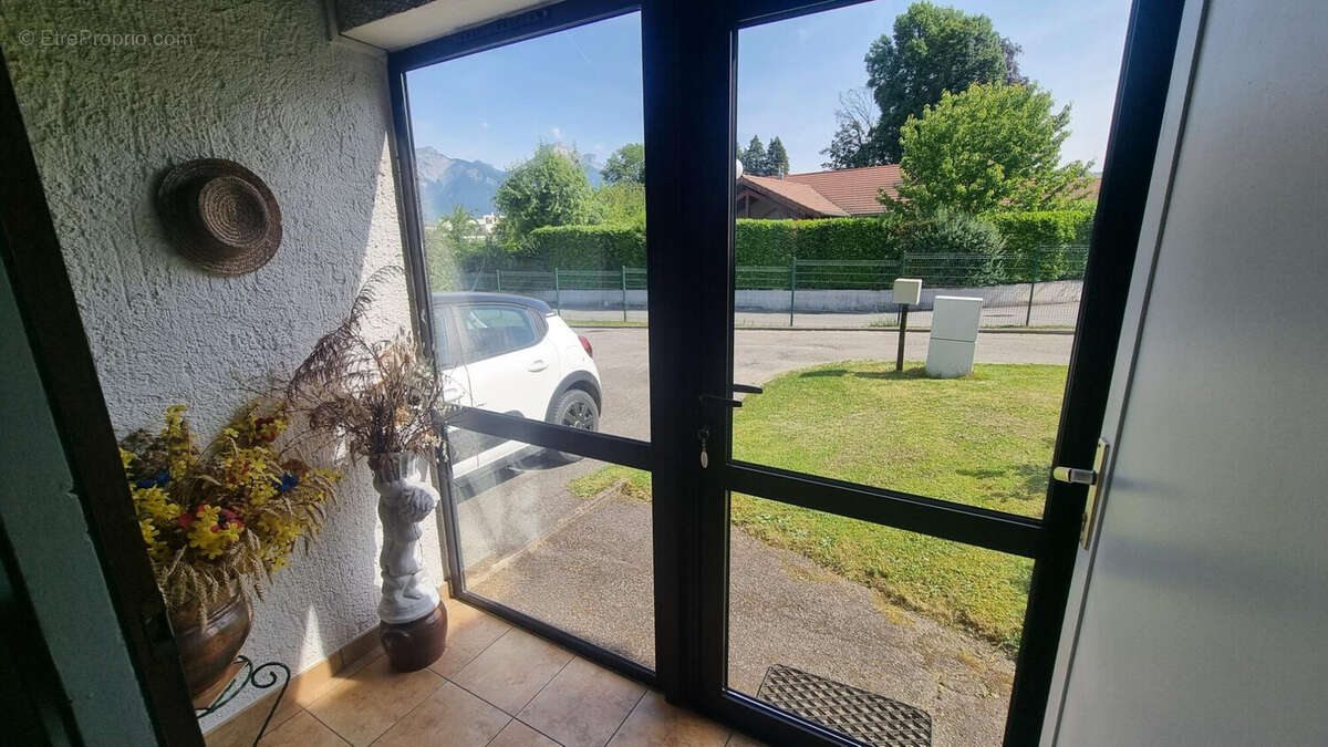 Porche d'entrée