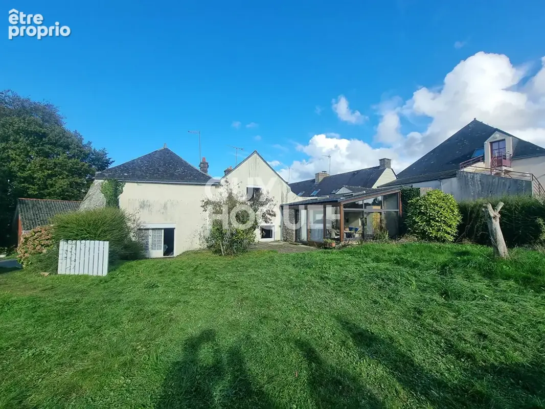 LARRE : ensemble de 2 maisons avec jardin  en centre bourg - photo 1