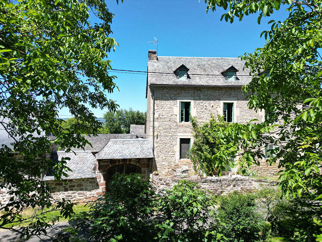 Ensemble immobilier en pierre entre BOZOULS et ESPALION - photo 5