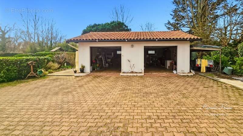 Maison à BLANQUEFORT