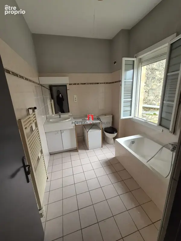 Appartement 380 m² à Blaye  - photo 7