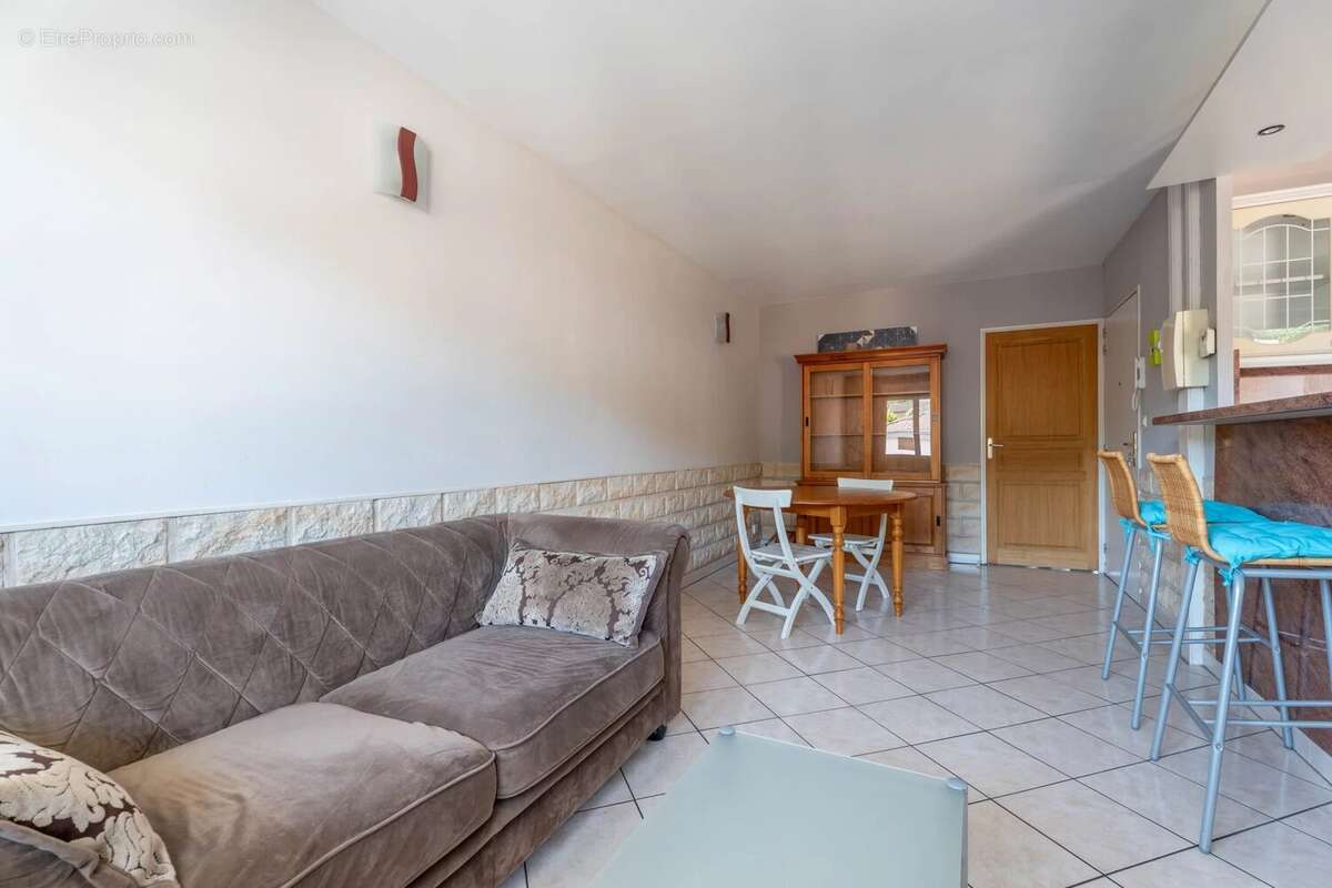 Appartement à SEREZIN-DU-RHONE