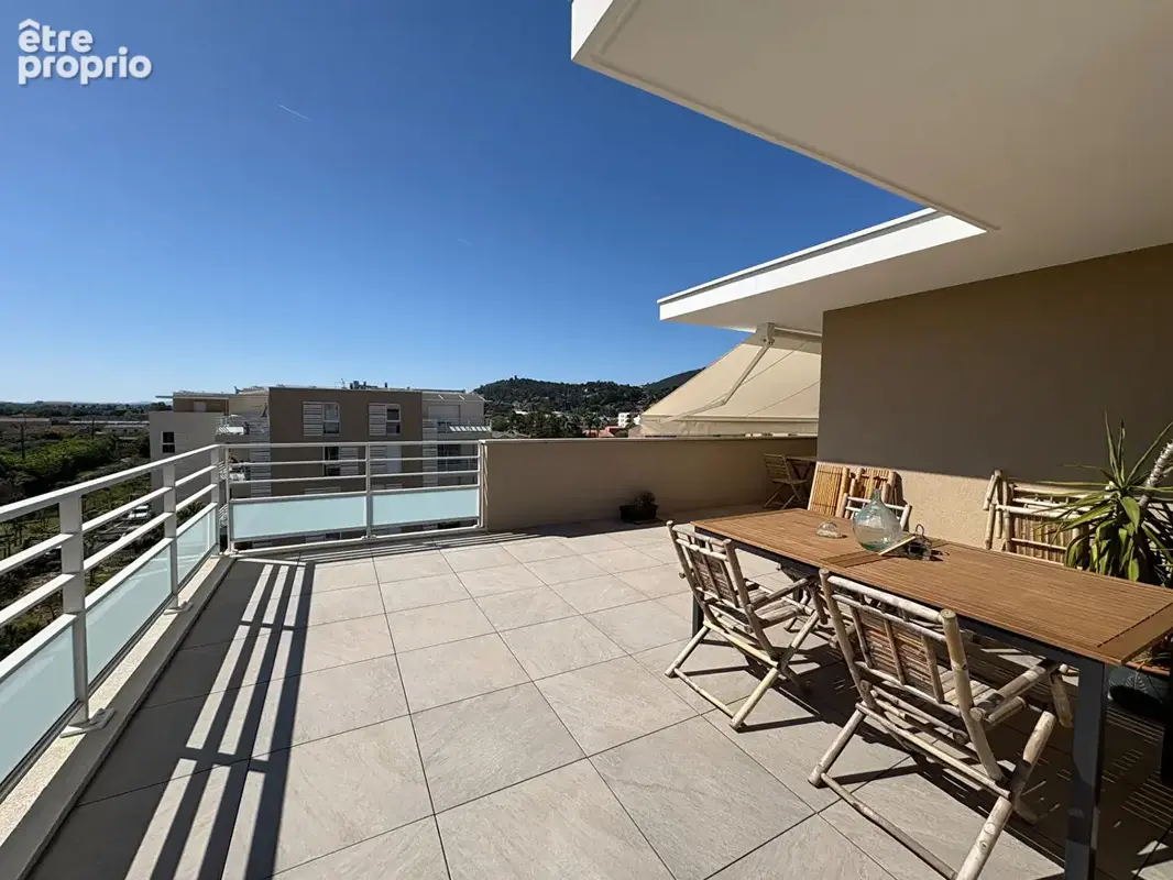 HYERES - Appartement T4 - 83 m² - Terrasse 50 m² - Stationnements - photo 11