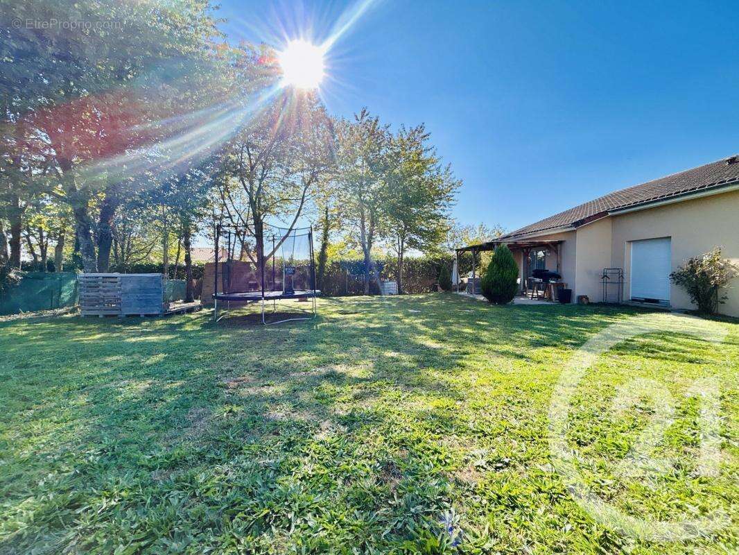 Maison à CONDAT-SUR-VIENNE