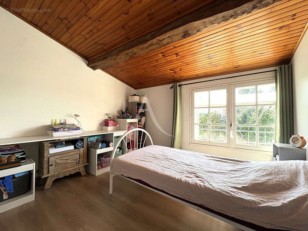 Maison 12 pièces -  6 chambres - LES VELLUIRE SUR VENDEE - photo 9