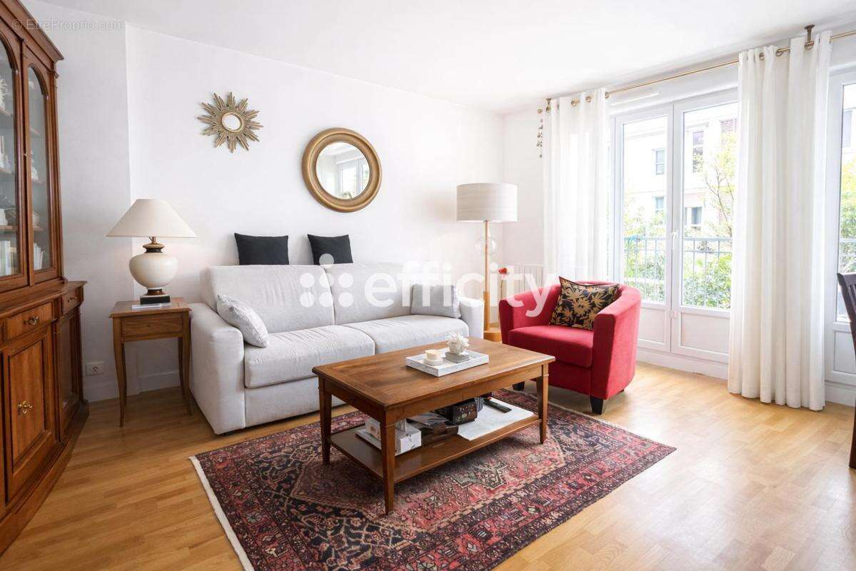 Appartement à PARIS-10E