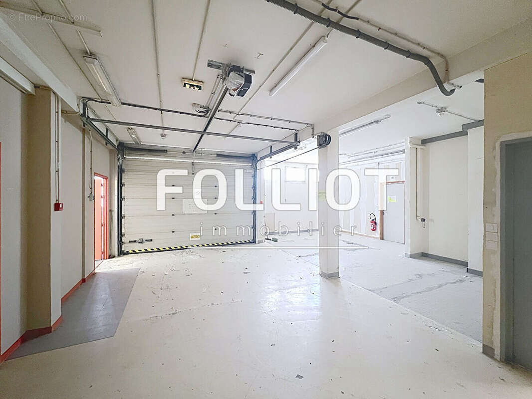 A vendre  saint lo  centre ville  50000   2500 m2 de bureaux - photo 5