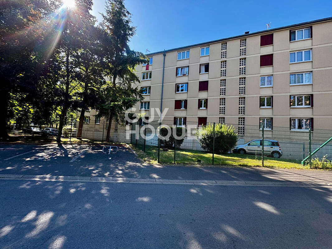 Appartement à SAINTE-GENEVIEVE-DES-BOIS