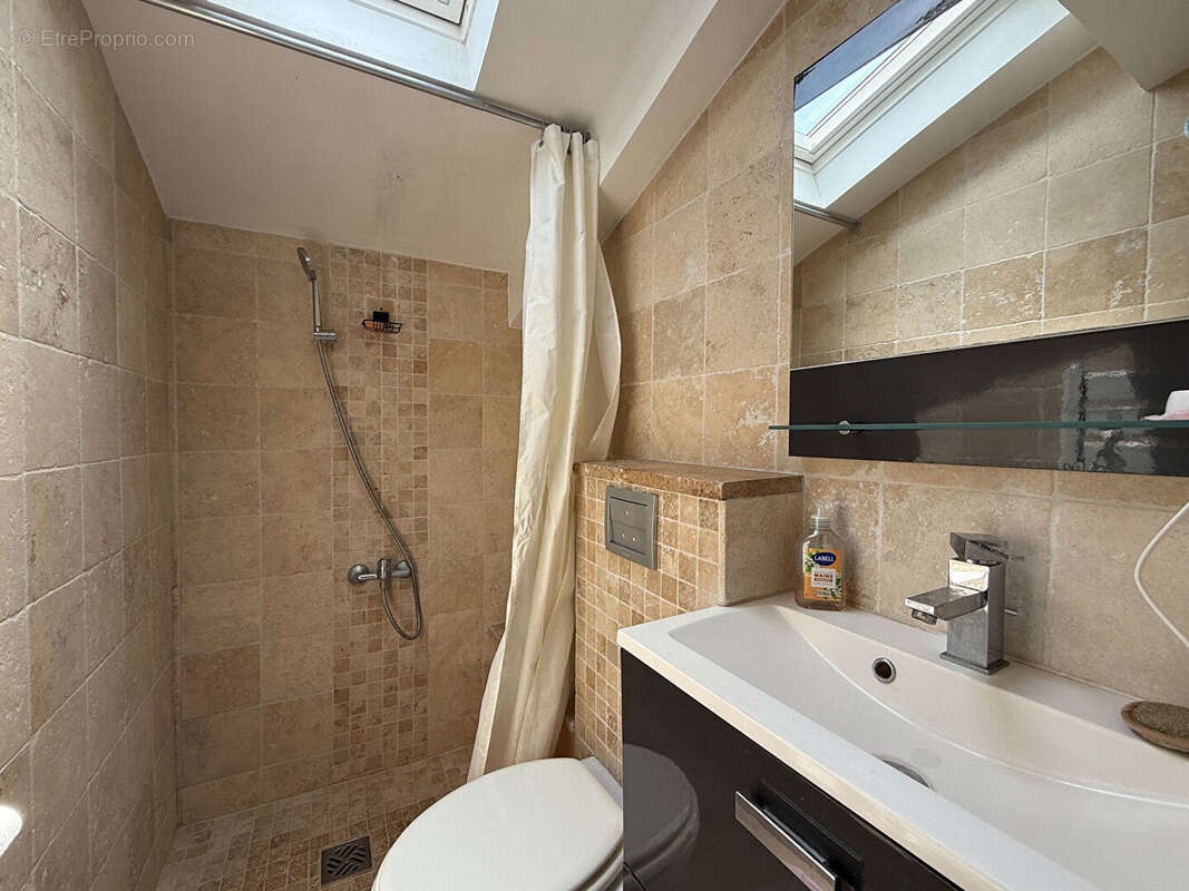 Maison à LA ROQUE-D&#039;ANTHERON