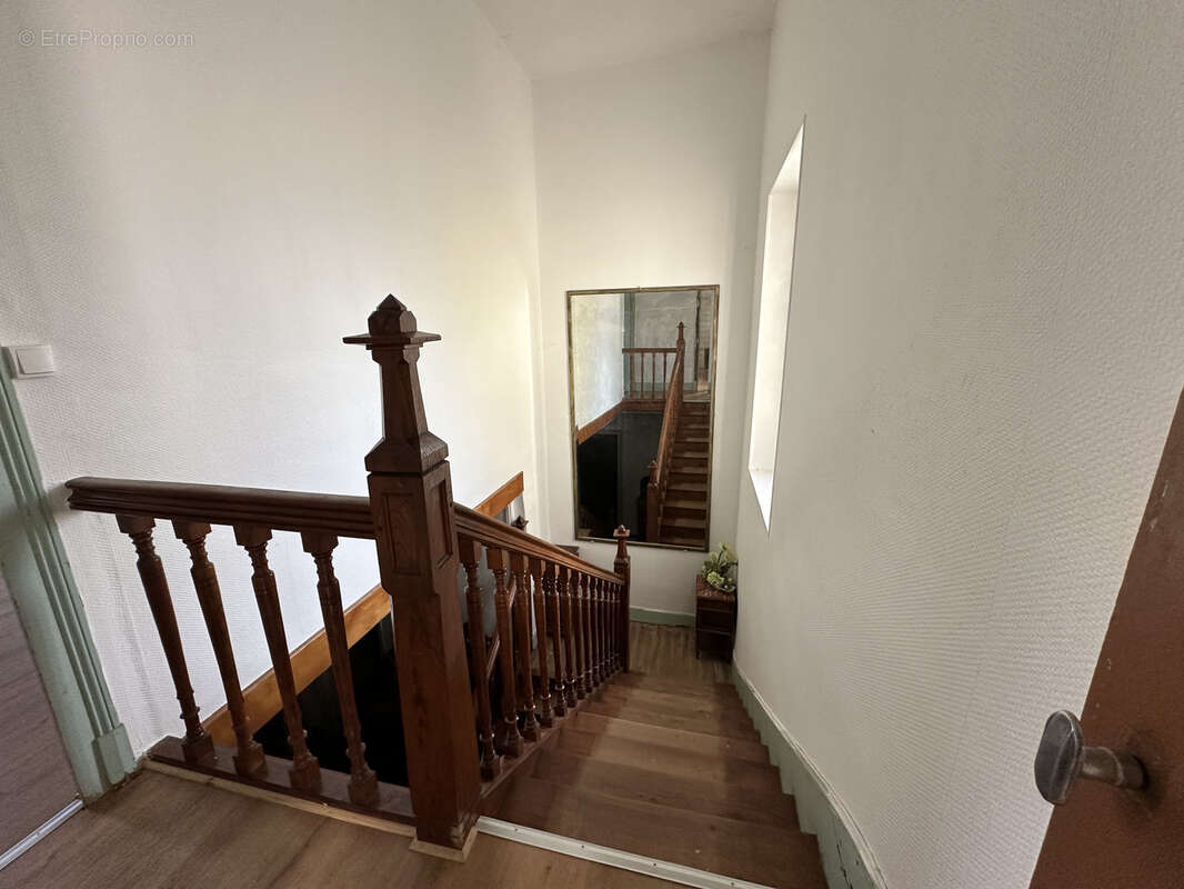 Maison à LA ROCHE-CHALAIS