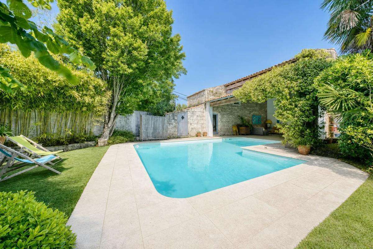 Maison de 8 pièces de 270 m² à Sainte-Gemme - photo 19