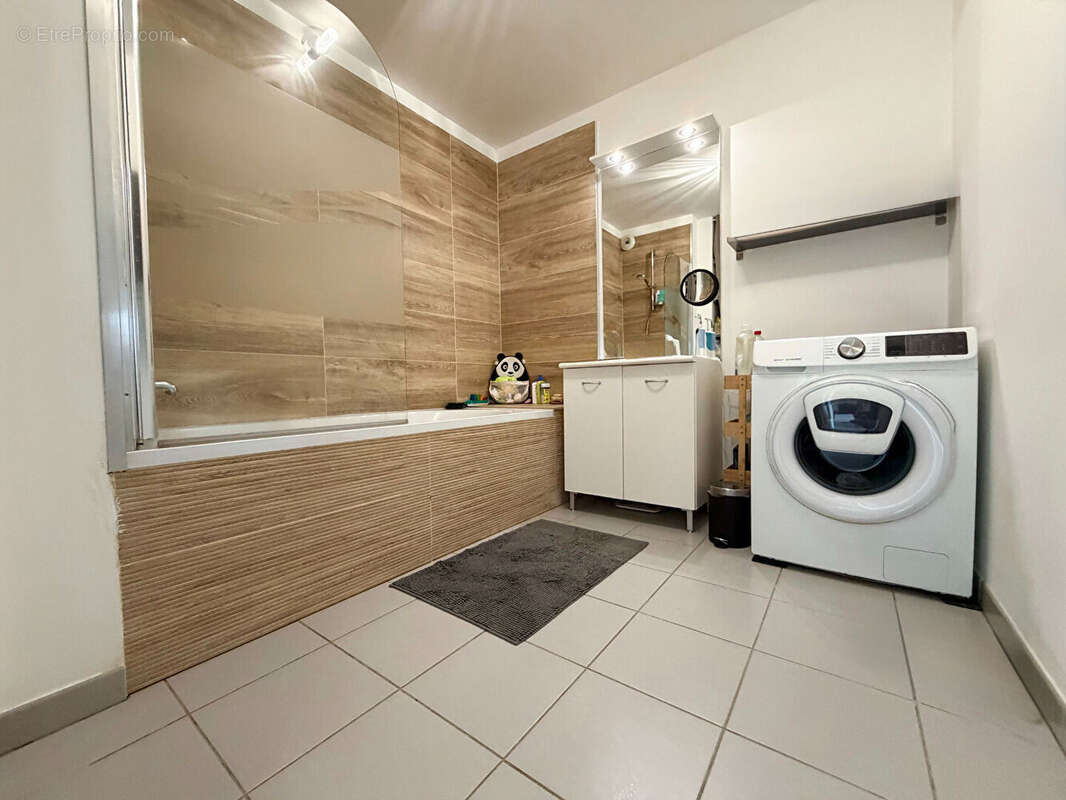 Appartement à CHATEAUNEUF-LES-MARTIGUES