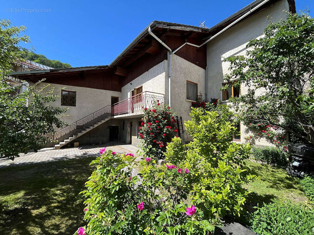Maison à LES CHAPELLES