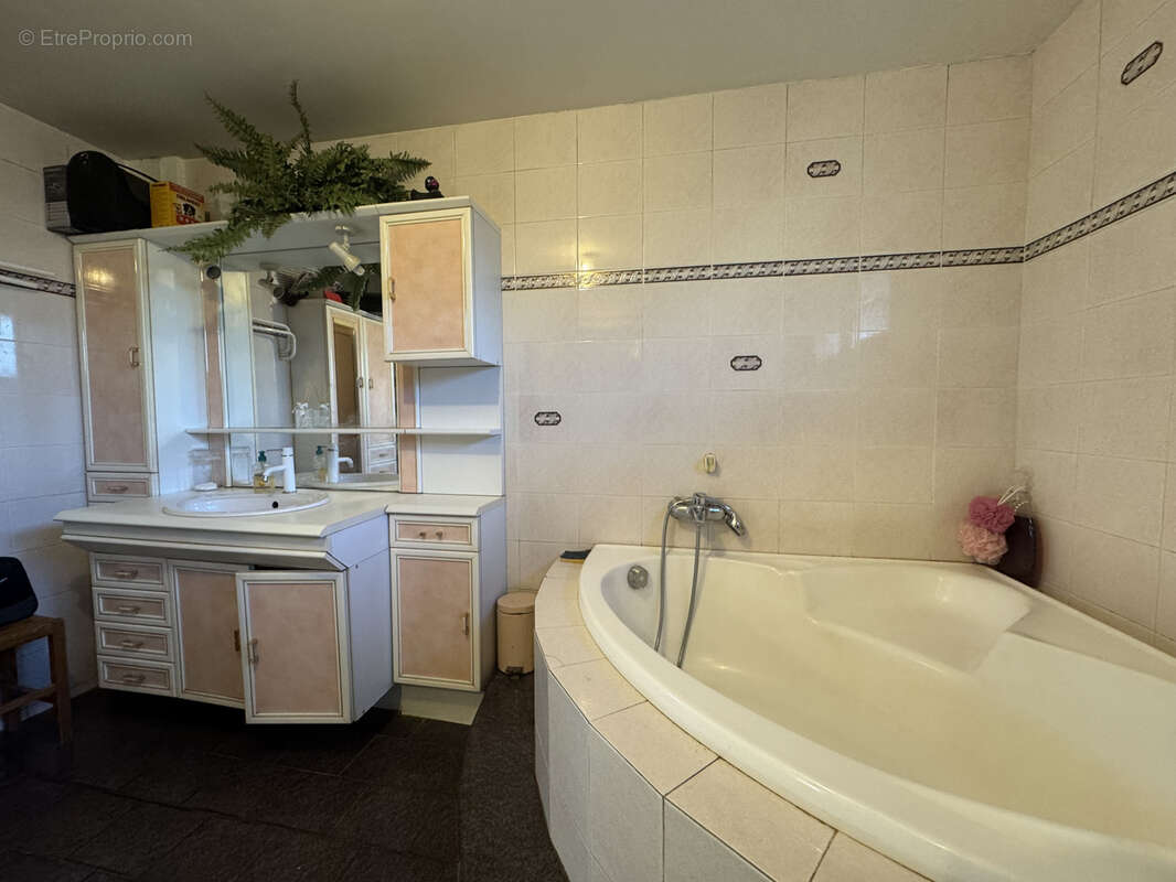 Maison à SAINTE-ANASTASIE