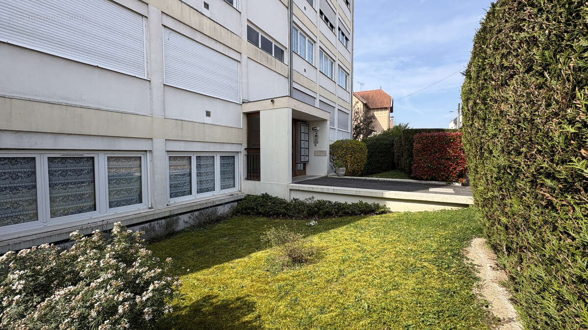 Appartement à PONT-SAINTE-MARIE