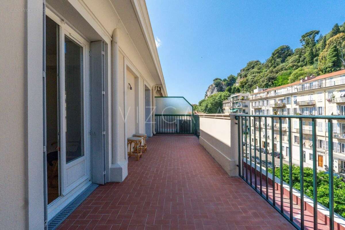 Port de Nice- Dernier étage - Vente 3 pièces - Terrasses - Vue mer - photo 18