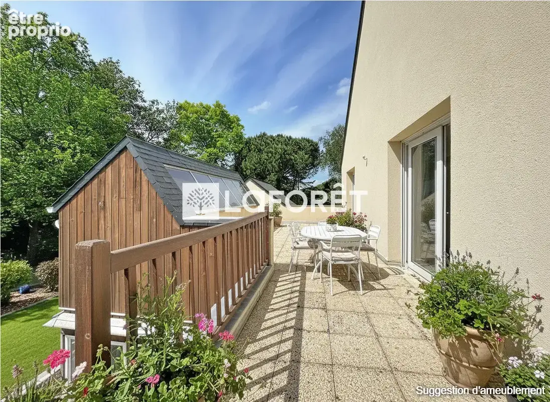 Maison familiale située dans un cadre verdoyant avec grand terrain - photo 1
