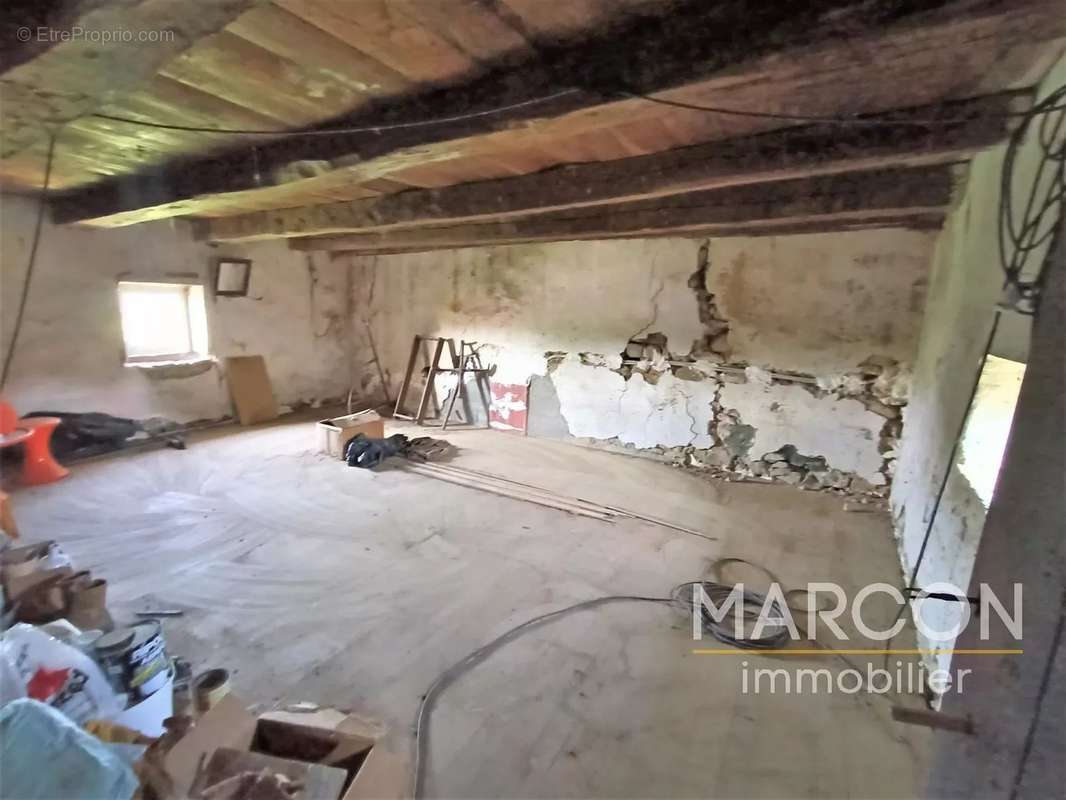 Maison à SAINT-HILAIRE-LE-CHATEAU