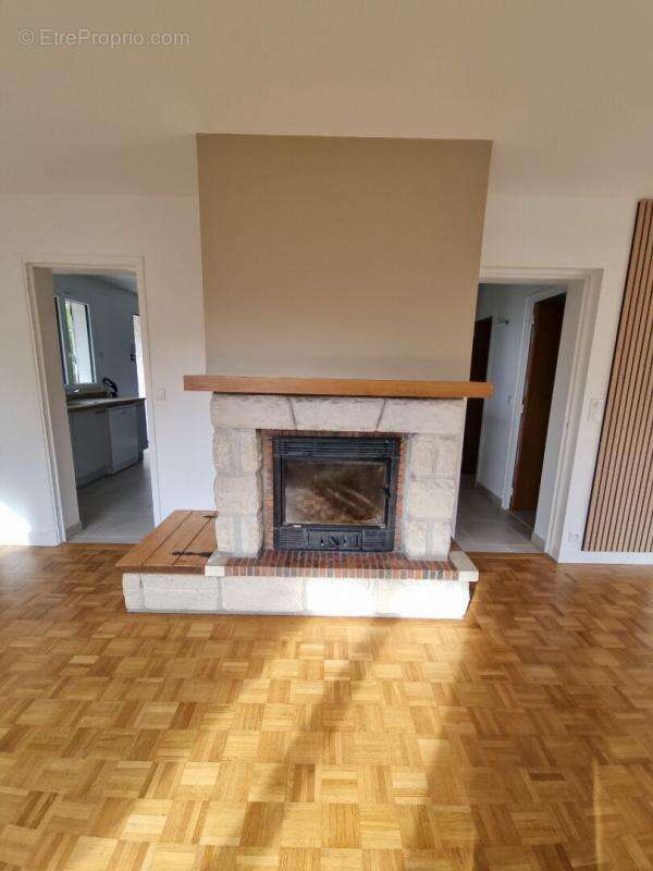 Maison à LES BORDES