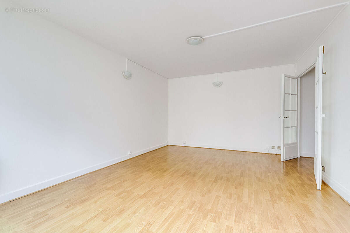 Appartement à PARIS-14E
