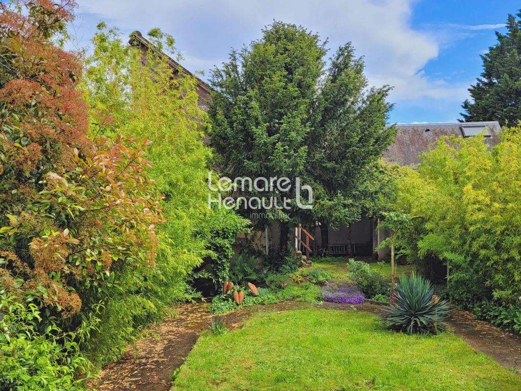 Belle maison bourgeoise 257 m² env avec jardin et garage - photo 16
