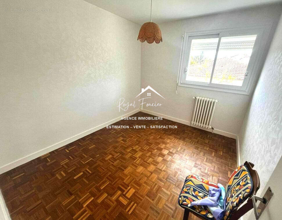 Chambre 9.02m² - Maison à PORT-DE-PILES