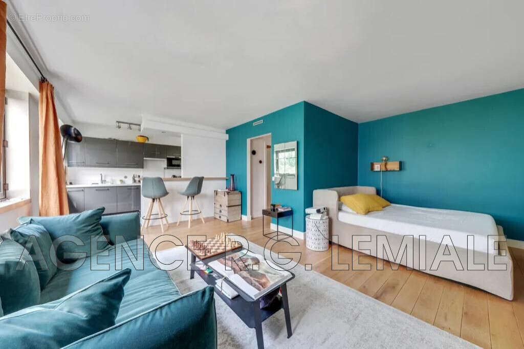 Appartement à PARIS-8E