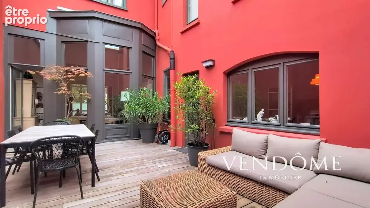 Sompteuse maison de 200m² avec terrasse et box - photo 6