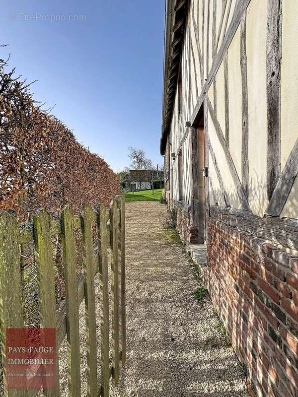 Maison à SAINT-PIERRE-SUR-DIVES