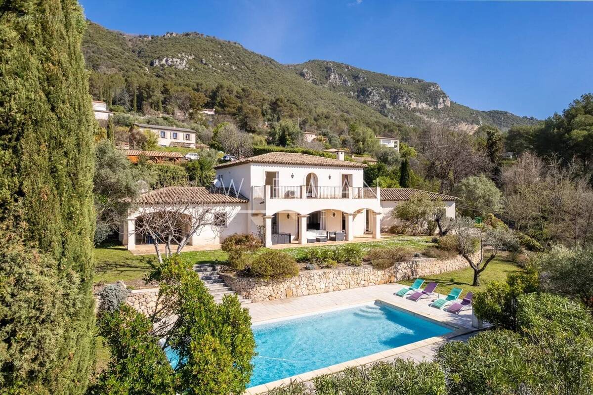 Maison à TOURRETTES-SUR-LOUP
