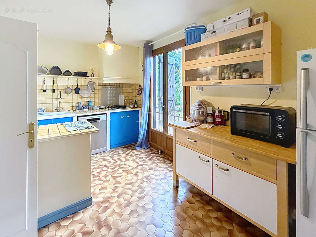 Belle maison de 250m² avec piscine dans environnement privilégié - photo 7