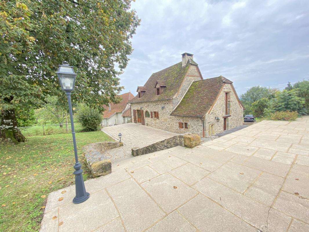 Maison à ESPEYROUX