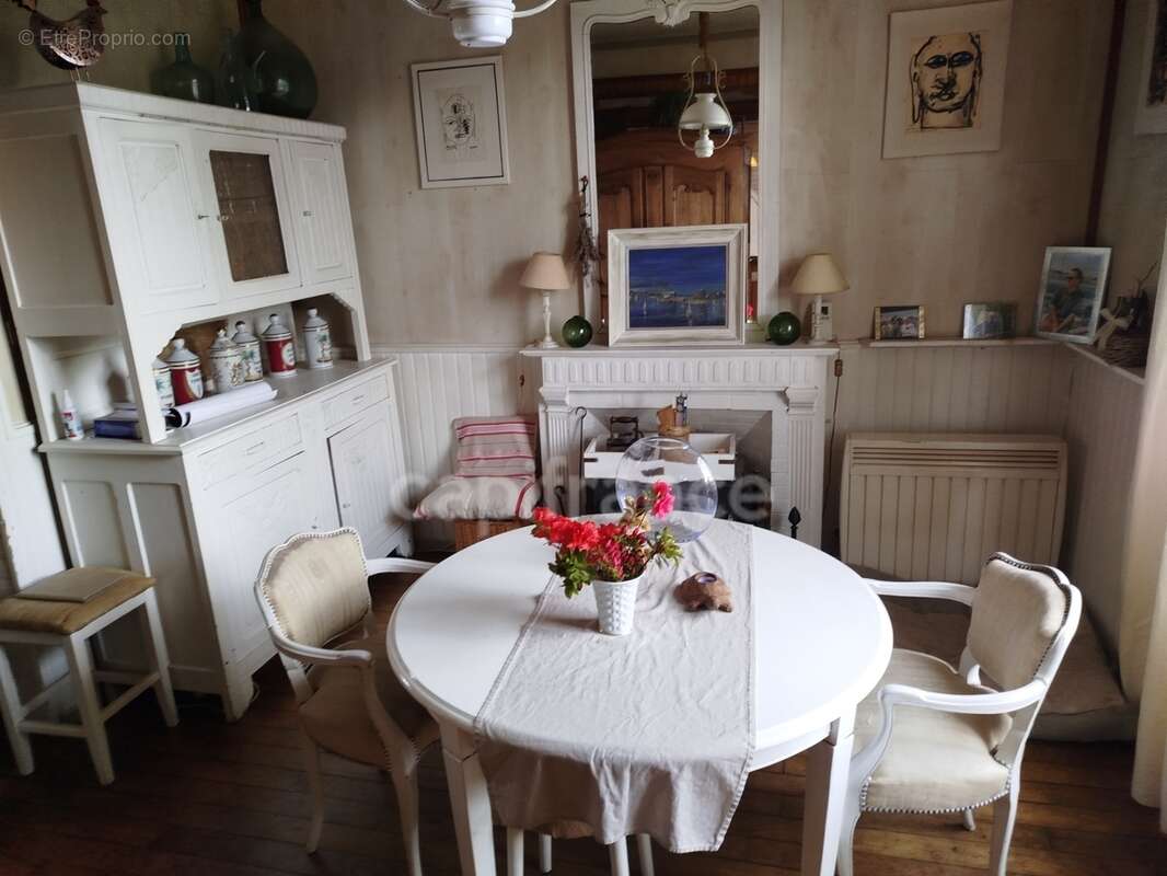 EXCLUSIVITE -PLEVIN- Maison convivial 176 m2 - Grand jardin arboré/paysager - dépendances proche de CARHAIX - photo 4