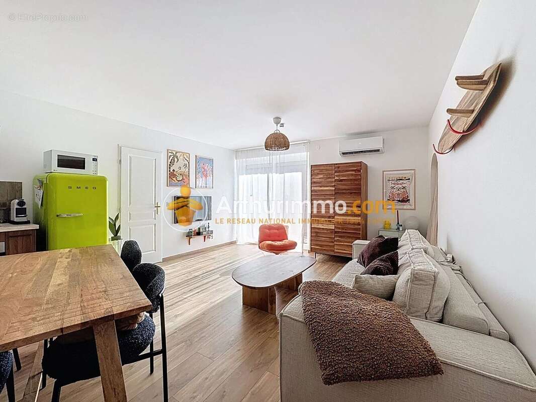 Appartement à NIVOLAS-VERMELLE