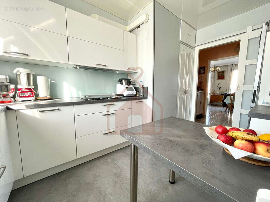 Appartement à L&#039;HAY-LES-ROSES