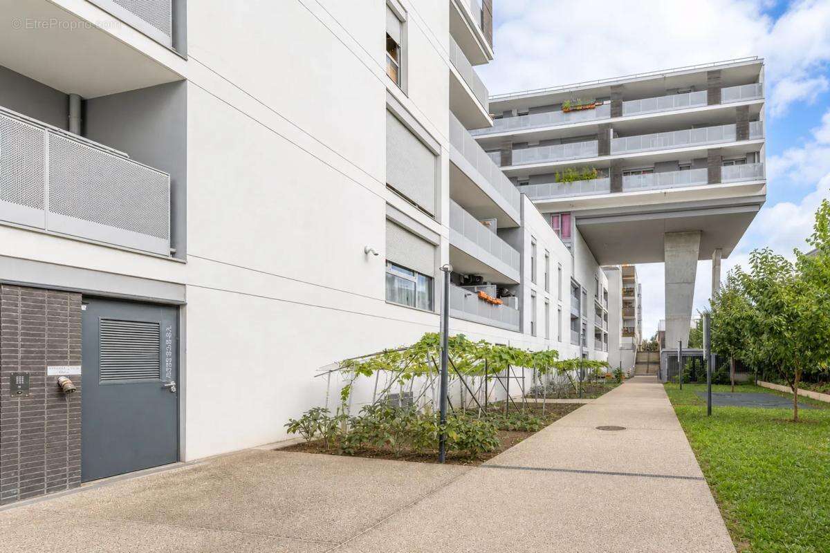 Appartement de 5 pièces de 100 m² situé à Bobigny - photo 3