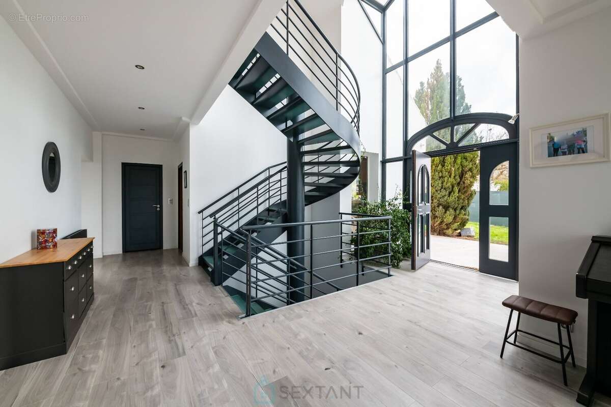 Villa d'architecte à 35 mn de Paris gare de Lyon. A 15 minutes de trois magnifiques golfs ! (golf Fontainebleau, Cély et Coudray - photo 2