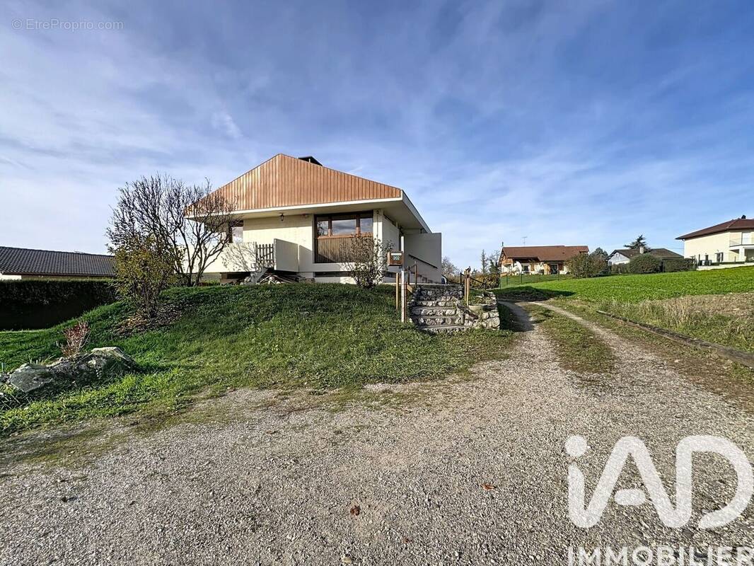 Photo 1 - Maison à CRANVES-SALES