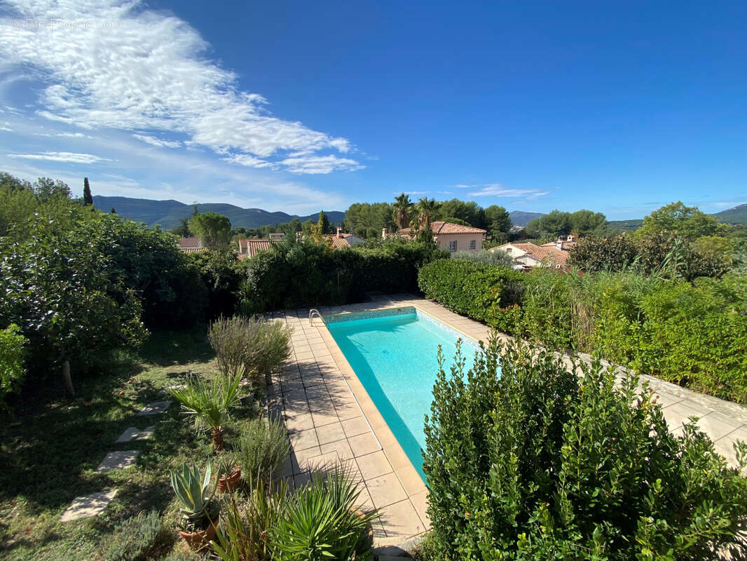 GEMENOS Maison plain pied avec garage et dépendance sur 599 m2 de terrain avec piscine - photo 2