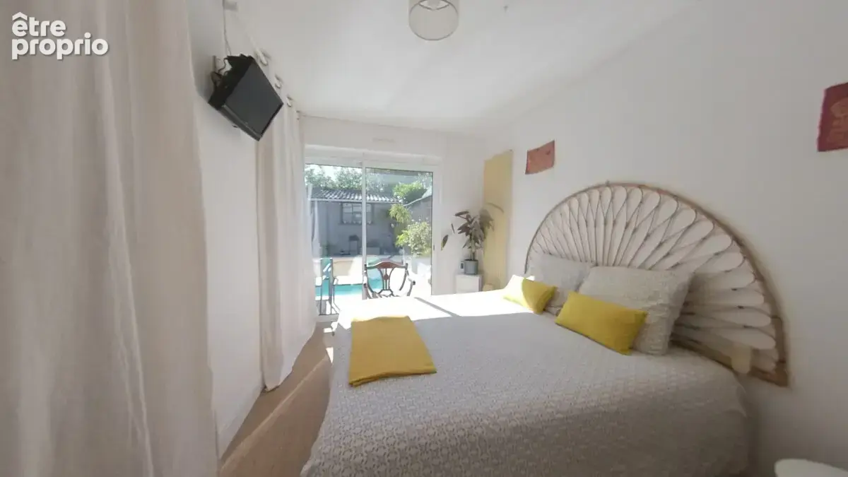 Échoppe de charme avec piscine et dépendance - photo 11