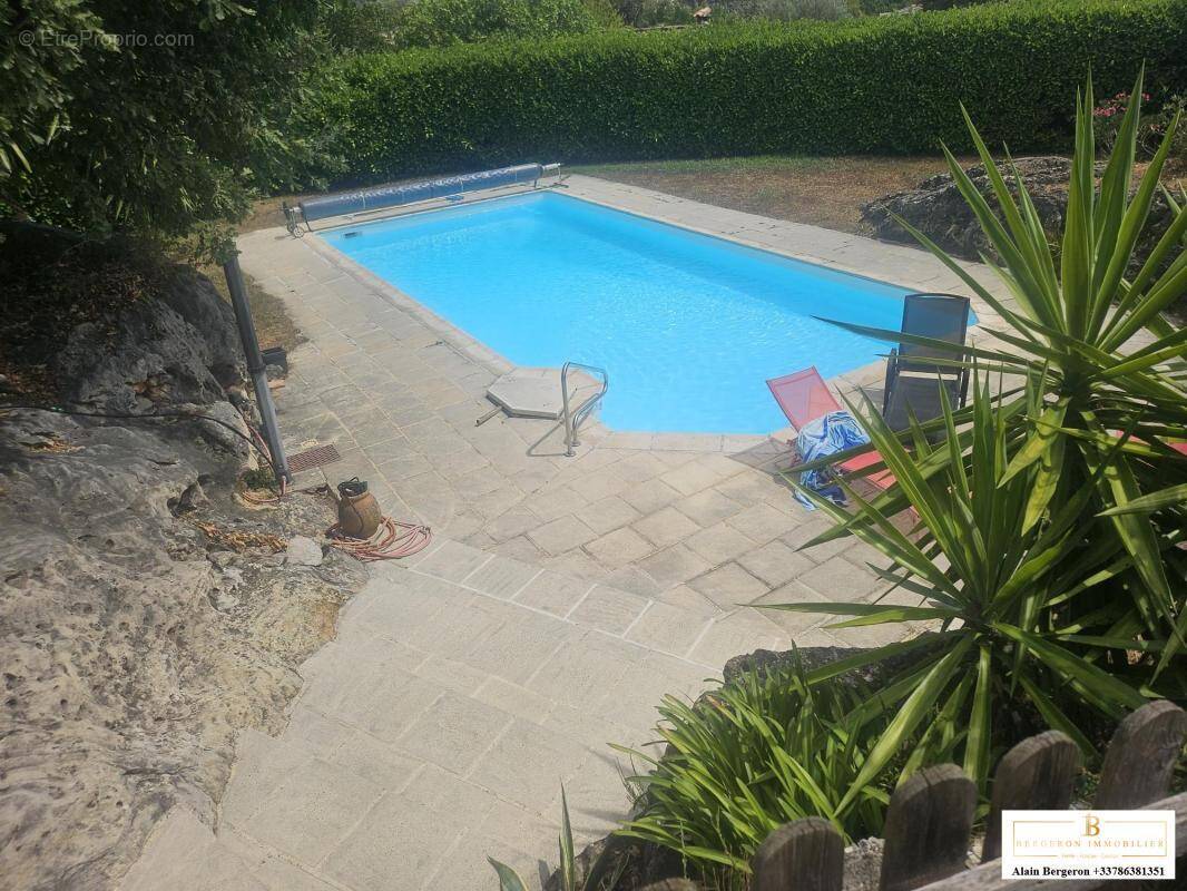 Maison à SAINT-CEZAIRE-SUR-SIAGNE