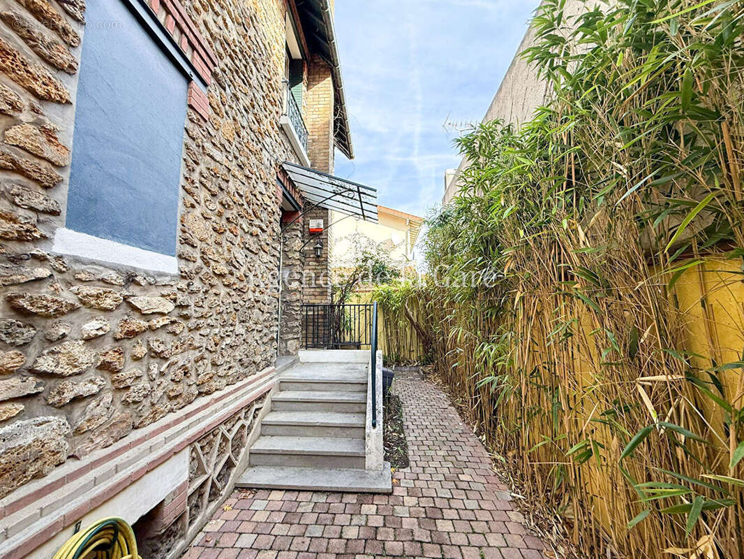 Maison à SARTROUVILLE