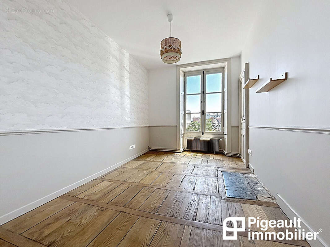 Appartement  T5 à vendre - Rennes - Centre ville - Les halles - 100 m² - Ascenseur - Garage à louer - photo 6