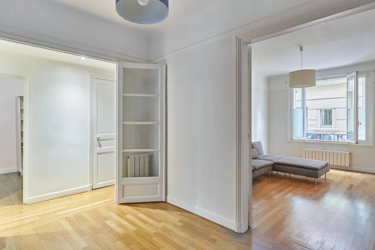 Appartement à PARIS-16E
